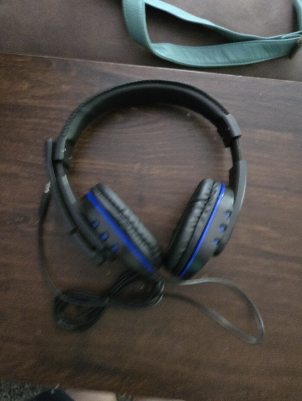 Headset - Picture 3 of 3
